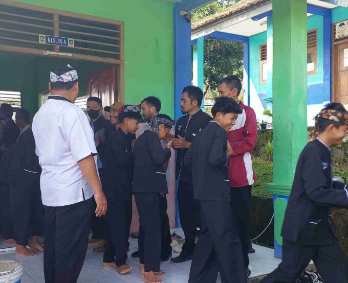 Halal Bihalal SMPN 2 Kiarapedes Mempererat Tali Silaturahmi